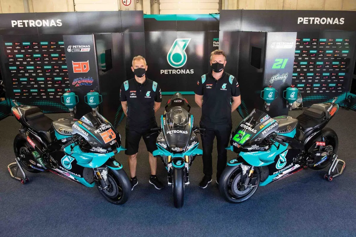 Yamaha YZF-R1 Replica Petronas MotoGP. Prezzo 56.000 euro (11)