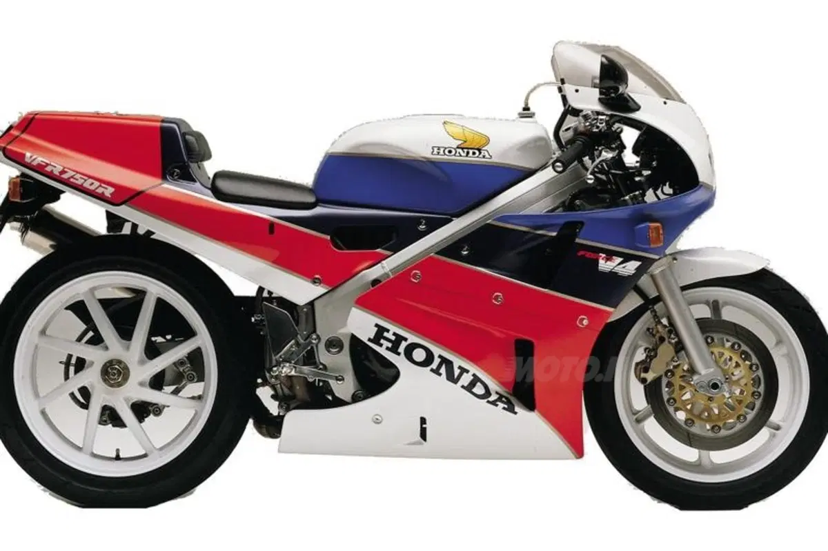 Honda: in arrivo una sportiva su base MotoGP! Sarà l’erede della mitica RC30