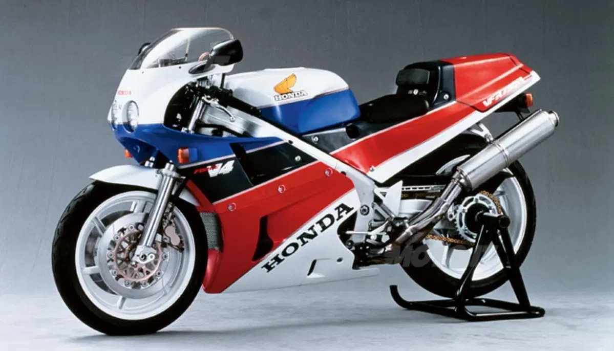 Honda: in arrivo una sportiva su base MotoGP! Sarà l’erede della mitica RC30 (4)