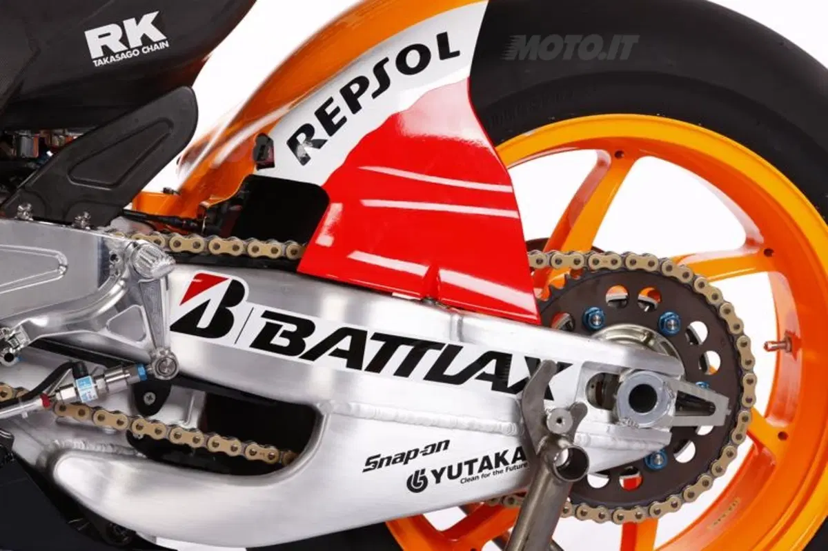 Honda: in arrivo una sportiva su base MotoGP! Sarà l’erede della mitica RC30 (5)