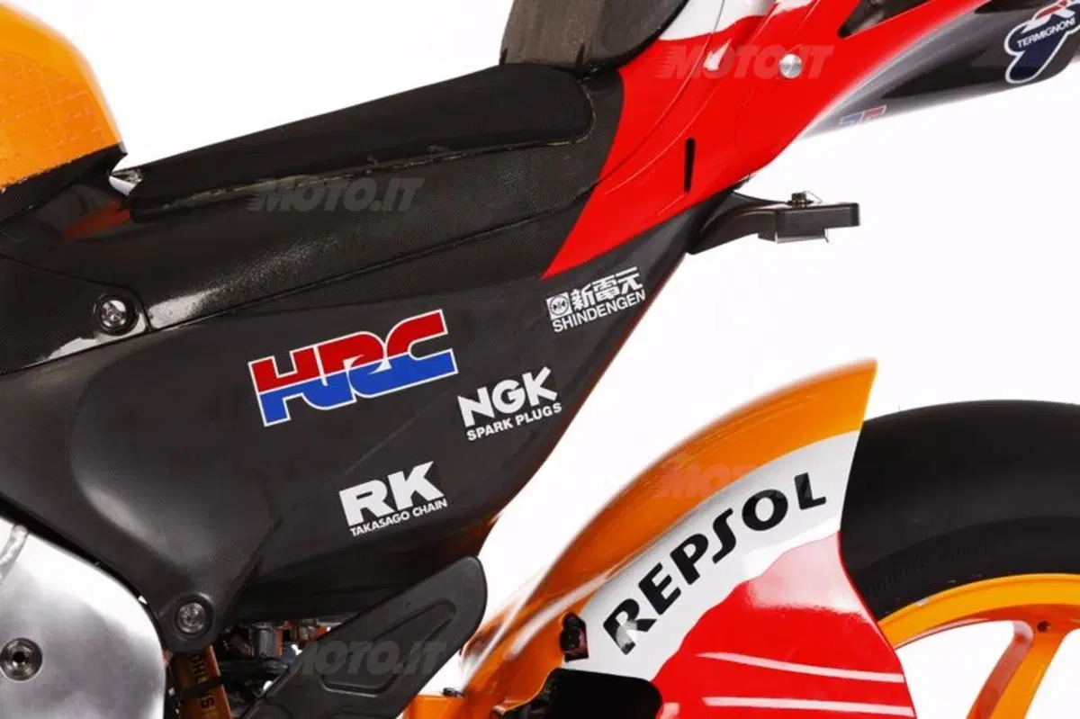 Honda: in arrivo una sportiva su base MotoGP! Sarà l’erede della mitica RC30 (6)