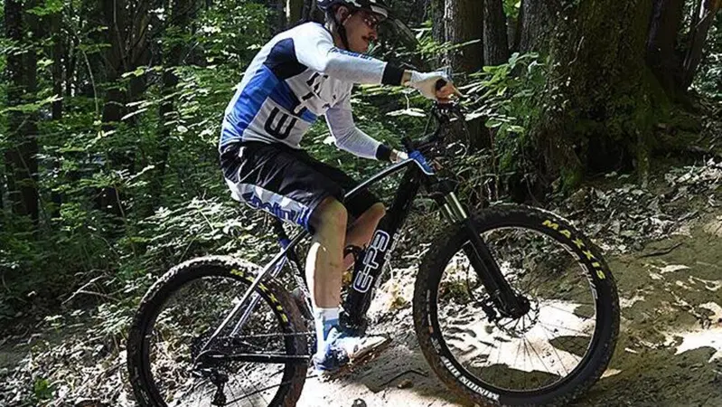 eBike Enduro. Il nostro Maurizio Vettor pronto al via con Polini e Thomas Oldrati