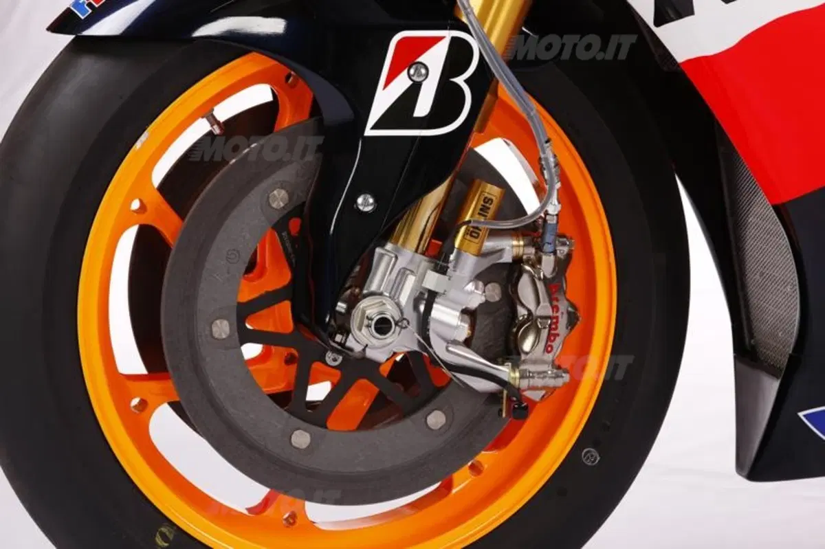 Honda: in arrivo una sportiva su base MotoGP! Sarà l’erede della mitica RC30 (13)