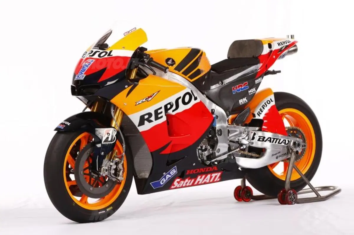 Honda: in arrivo una sportiva su base MotoGP! Sarà l’erede della mitica RC30 (14)