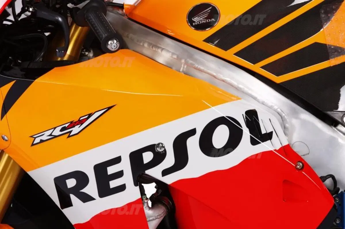 Honda: in arrivo una sportiva su base MotoGP! Sarà l’erede della mitica RC30 (15)