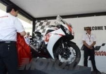 Ezpeleta si aggiudica la Honda CBR1000RR dedicata al Sic