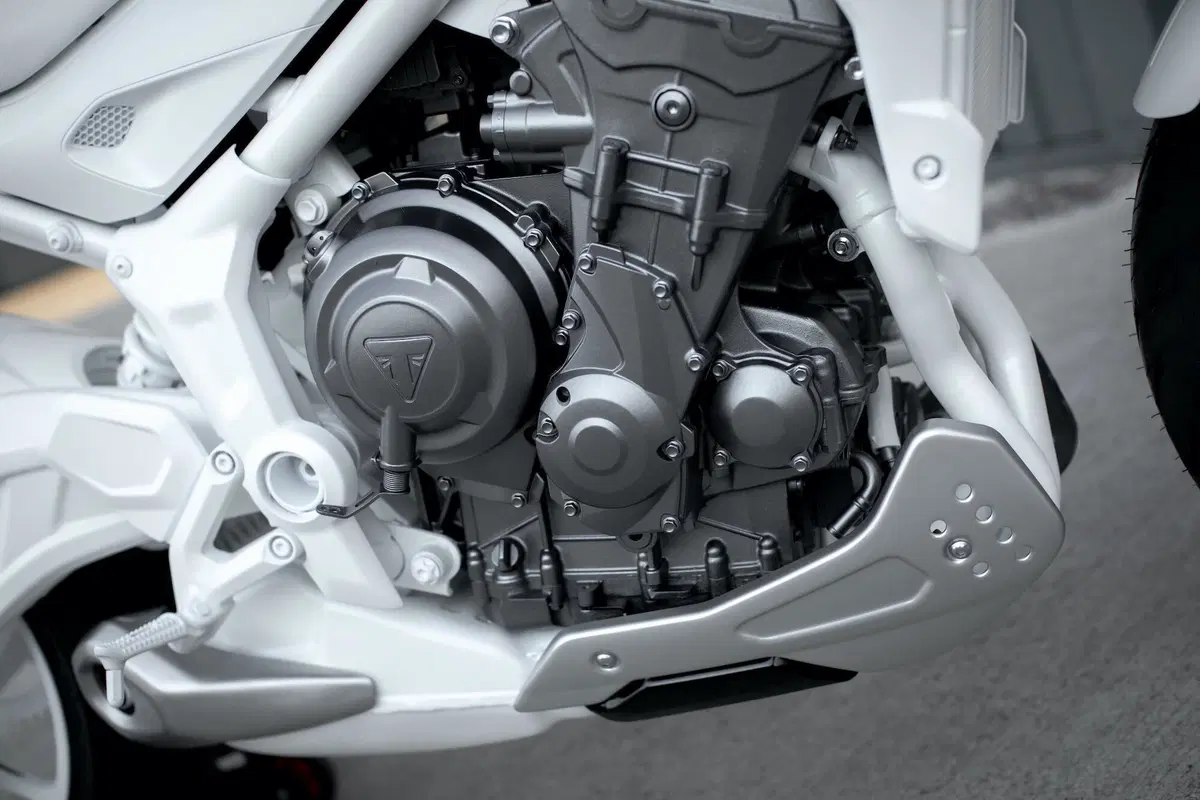 Triumph Trident Concept: una media per il 2021 (17)