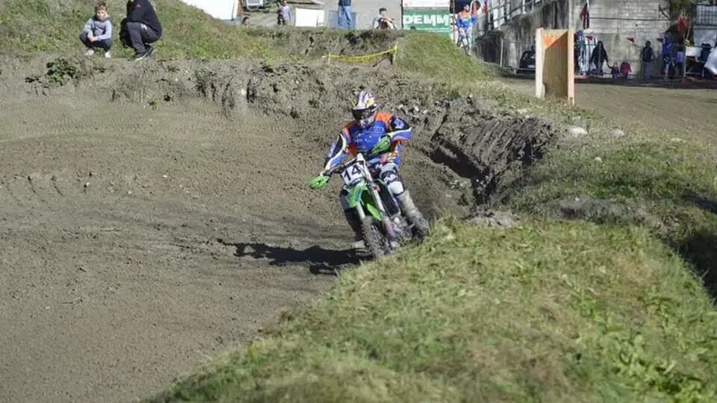 Spara con il fucile contro il crossodromo. E' accaduto a Sonico