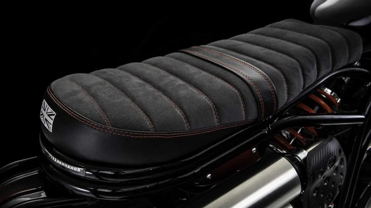 Nuova CCM Spitfire Blackout 600. Dedicata alla vedova nera (7)
