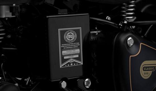 Royal Enfield Classic Tribute Black: arriva in Europa (5)