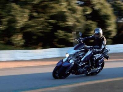 Yamaha sta sviluppando la moto che non cade