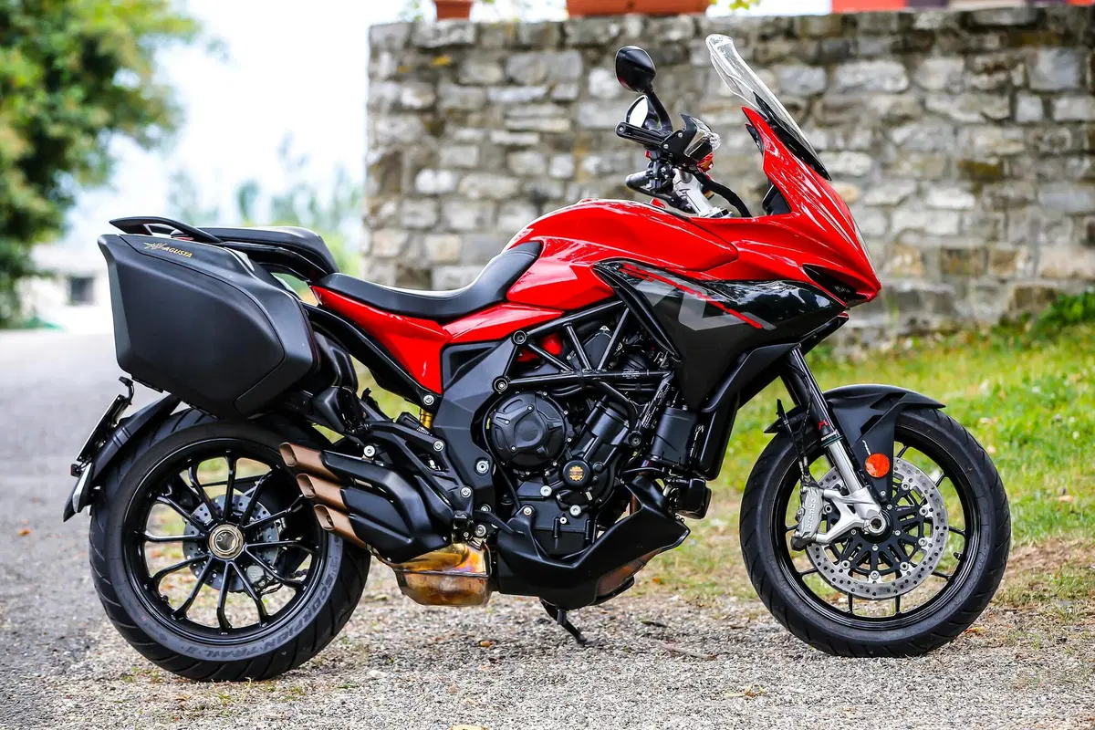 MV Agusta Turismo Veloce 800 Rosso. Fa bene al cuore e al portafogli (2)