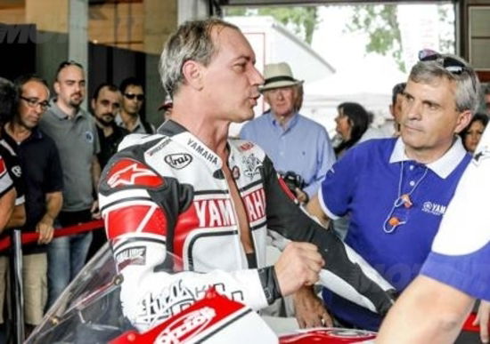 Luca Cadalora in sella alla YZR-M1 MotoGP alla 200 Miglia di Imola