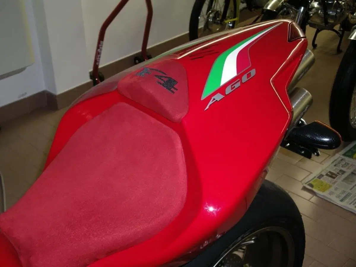 In vendita la MV di Agostini: F4 a €300.000 [FOTOGALLERY]