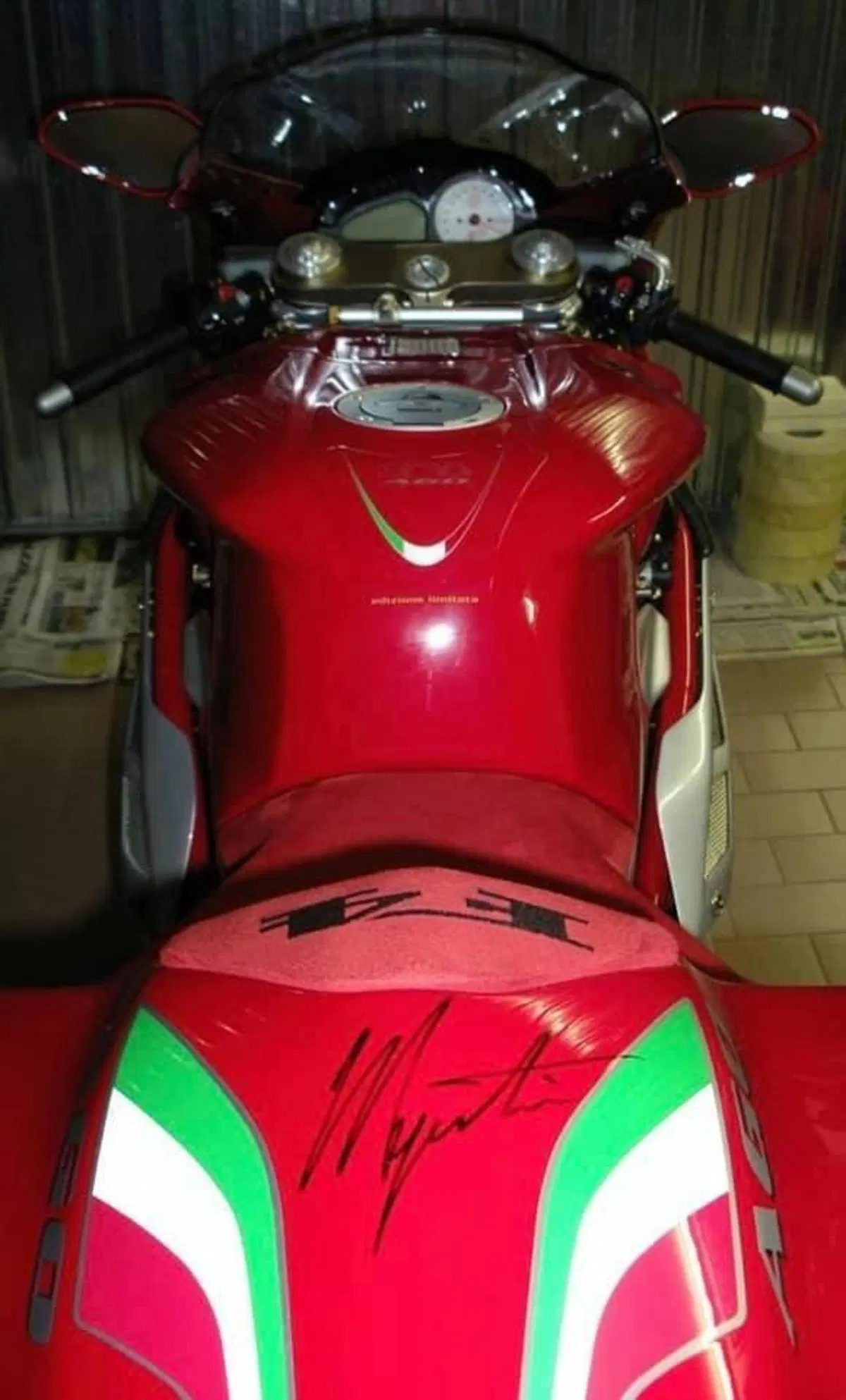 In vendita la MV di Agostini: F4 a €300.000 [FOTOGALLERY] (2)