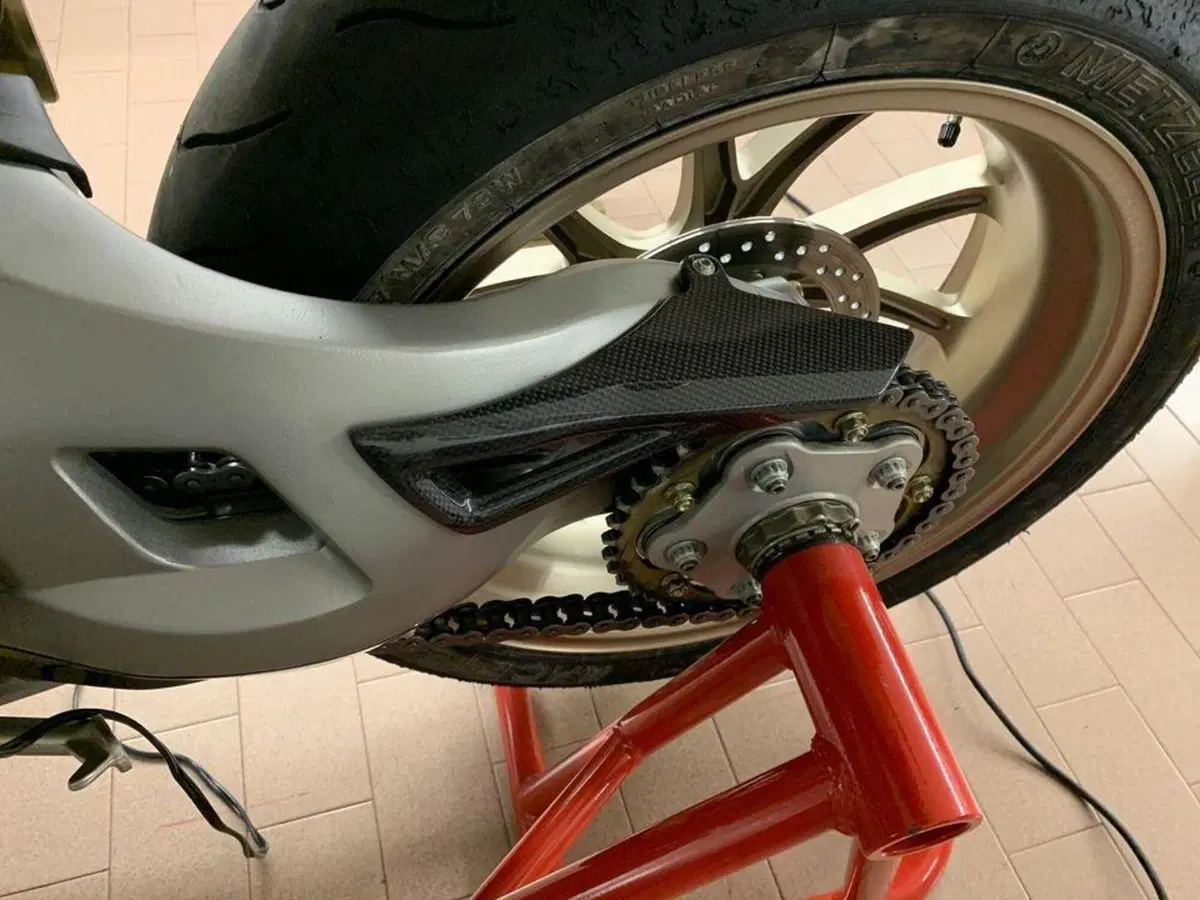In vendita la MV di Agostini: F4 a €300.000 [FOTOGALLERY] (6)