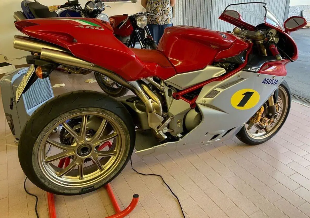 In vendita la MV di Agostini: F4 a €300.000 [FOTOGALLERY] (7)