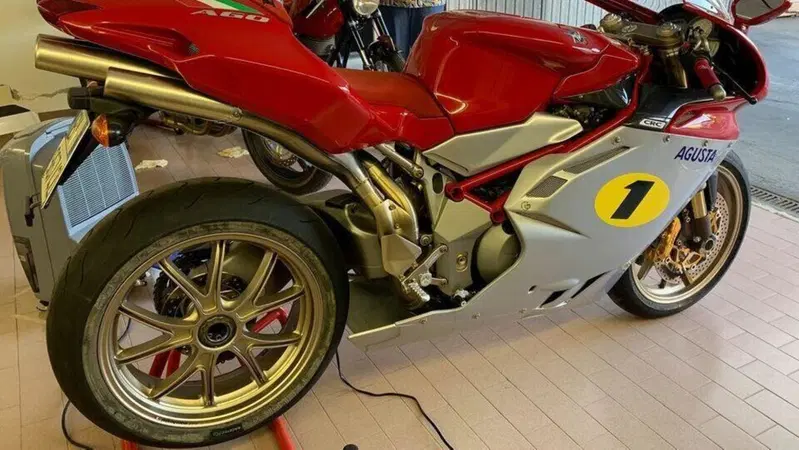 In vendita la MV di Agostini: F4 a &euro;300.000 [FOTOGALLERY]