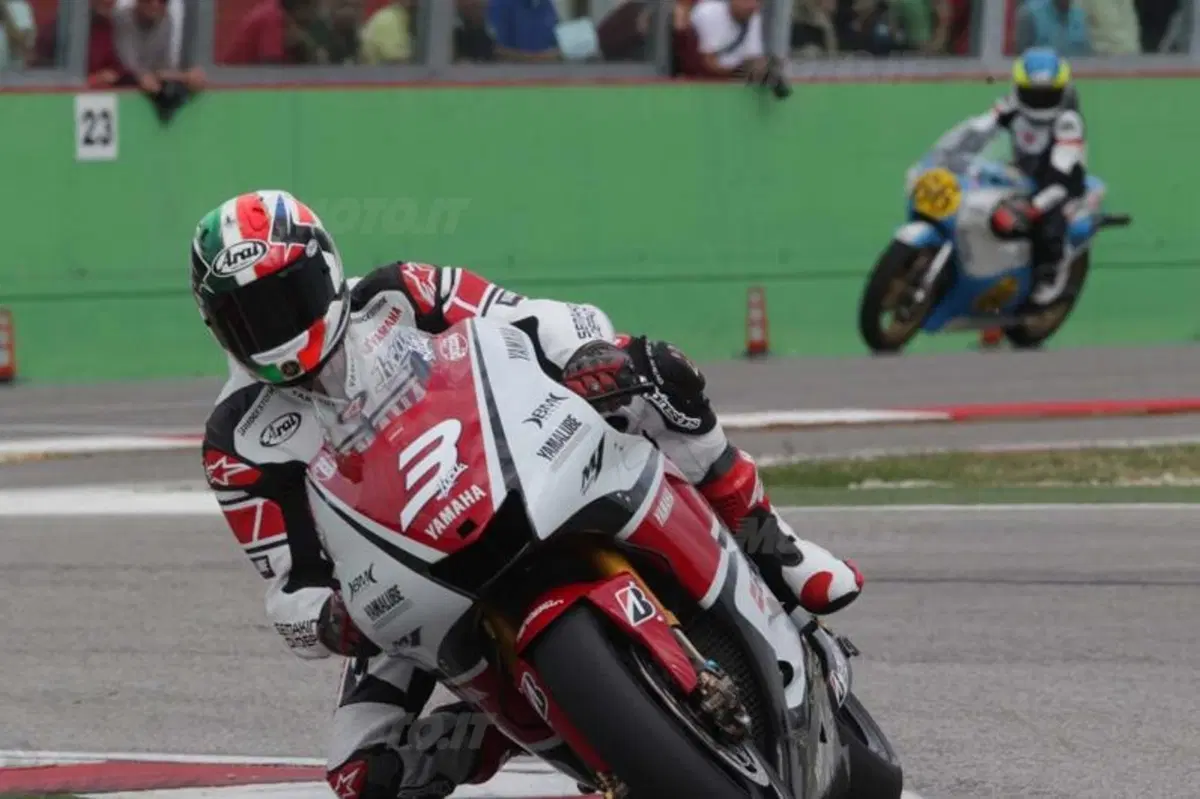 Luca Cadalora in sella alla YZR-M1 MotoGP alla 200 Miglia di Imola (6)