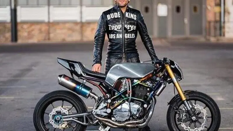 Bullenbeisser: direttamente dagli anni '90 una streetfighter con telaio Harris e motore Suzuki 1100