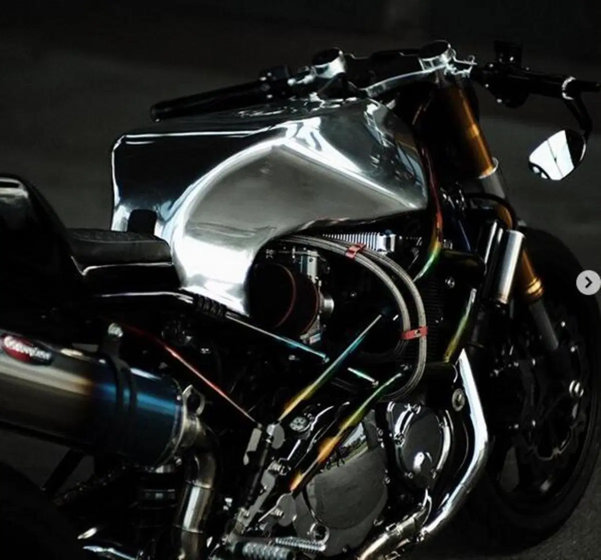 Bullenbeisser: direttamente dagli anni '90 una streetfighter con telaio Harris e motore Suzuki 1100 (4)