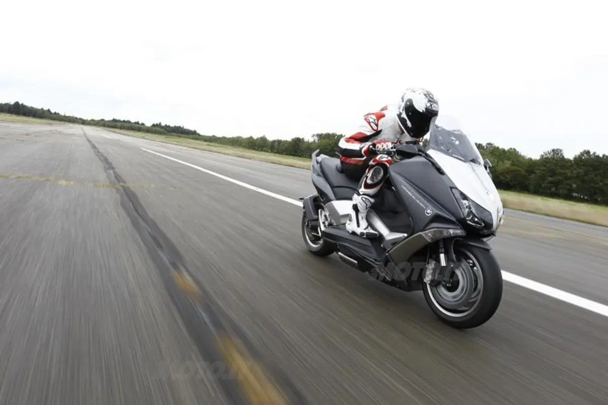 Yamaha T-MAX Hyper Modified by Ludovic Lazareth (2)