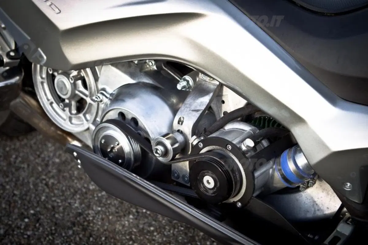 Yamaha T-MAX Hyper Modified by Ludovic Lazareth (22)