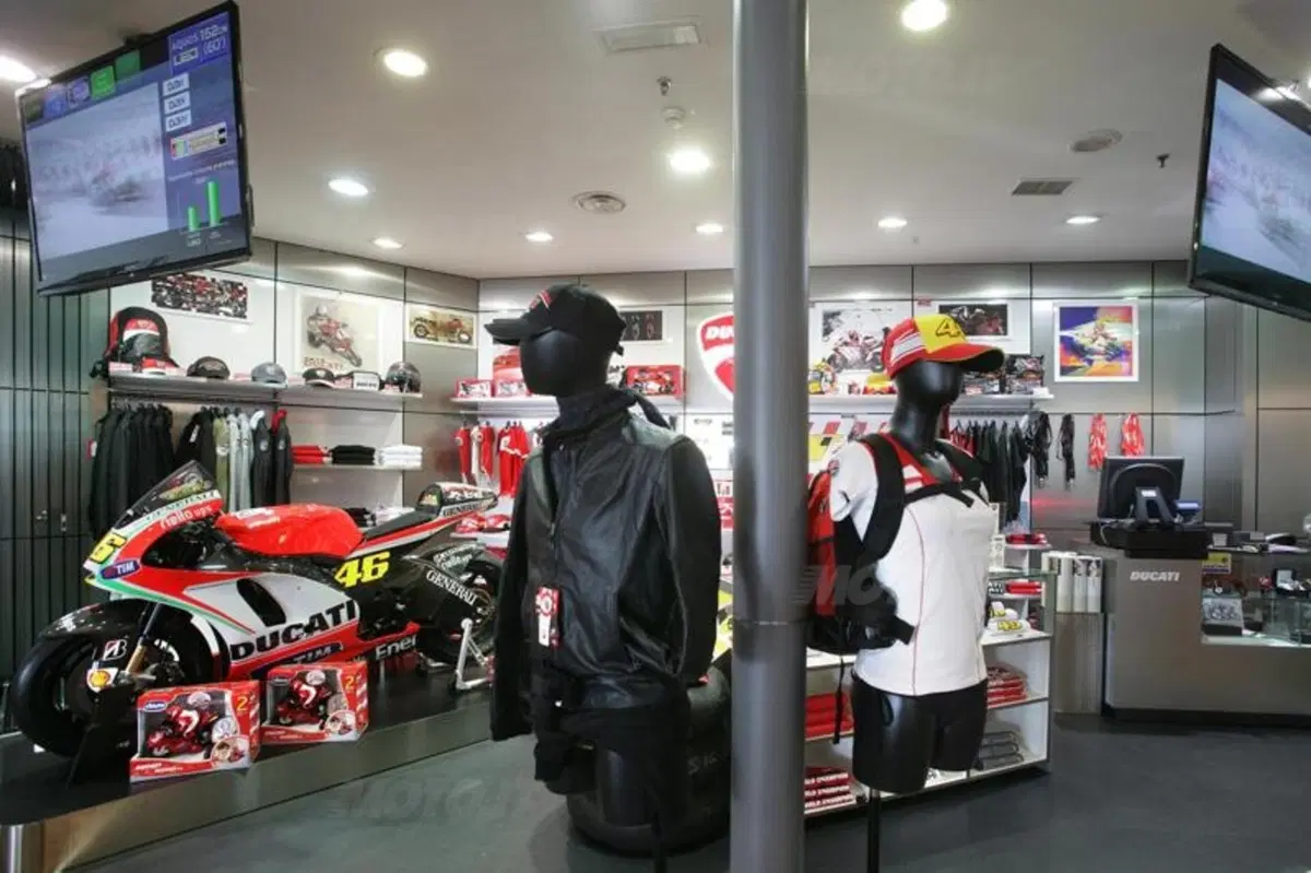 Nuovo Ducati Shop all'aereoporto Marco Polo di Venezia (2)