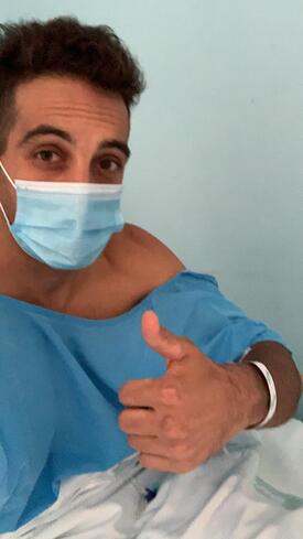 Un immagine di Leandro dall'ospedale