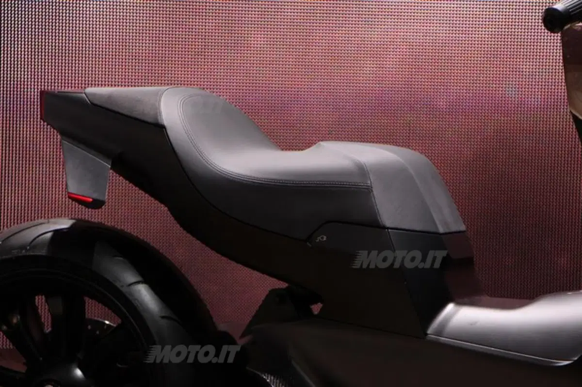 Peugeot supertrike Onyx Concept Scooter al salone di Parigi (3)