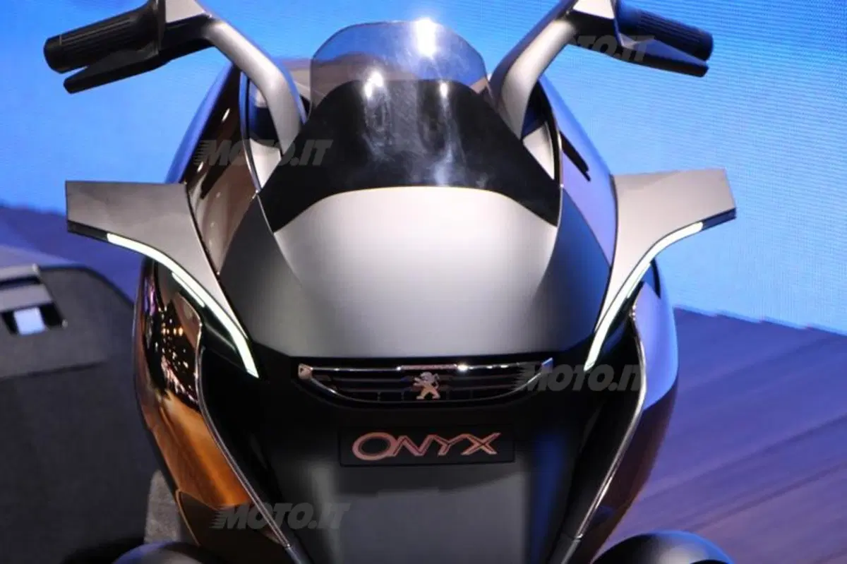 Peugeot supertrike Onyx Concept Scooter al salone di Parigi (9)