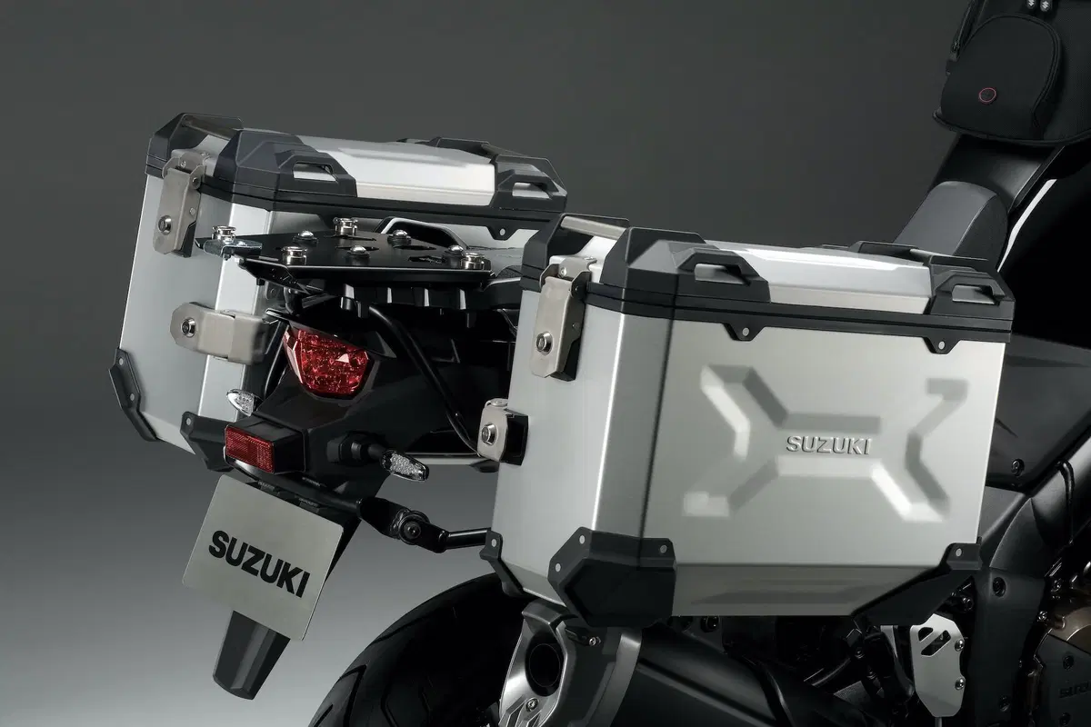 Nuova Suzuki V-Strom 1050 XT Pro: prezzo, foto e dotazione (4)