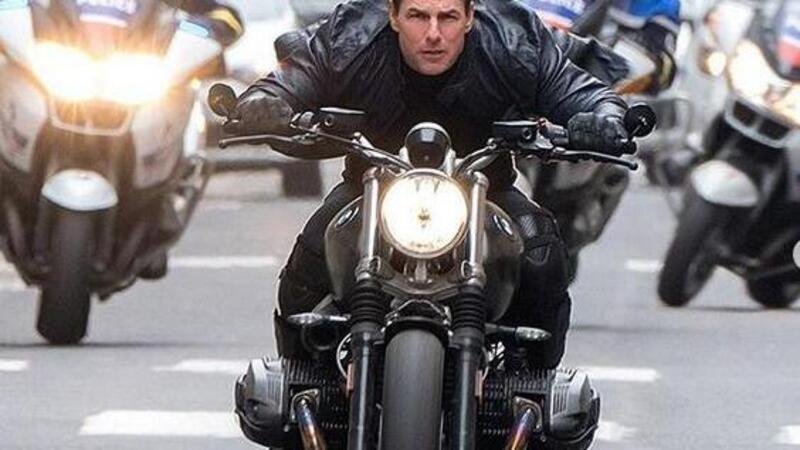 Tom Cruise stunt in moto a 58 anni per Mission: Impossible 7