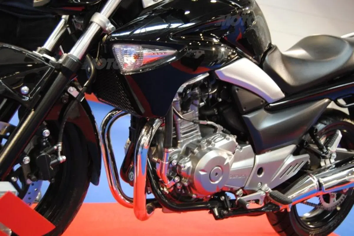 Suzuki Inazuma 250. Svelati i prezzi (12)