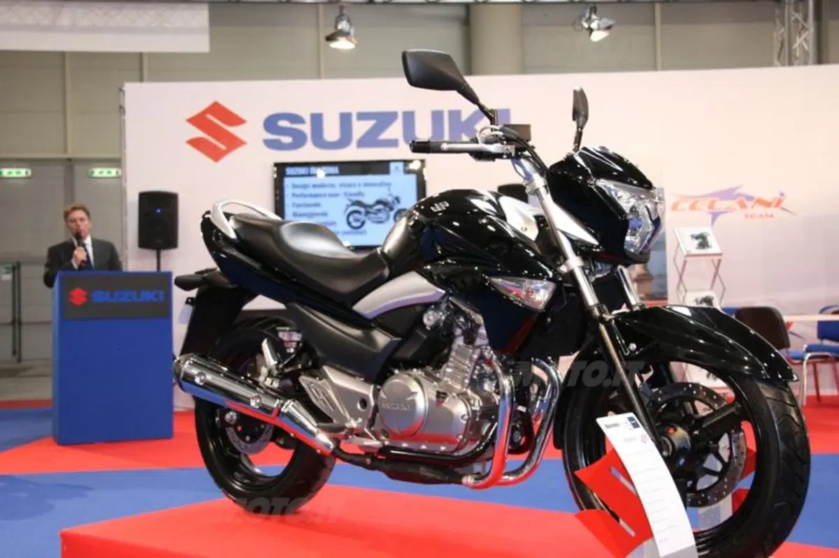 Suzuki Inazuma 250. Svelati i prezzi (18)