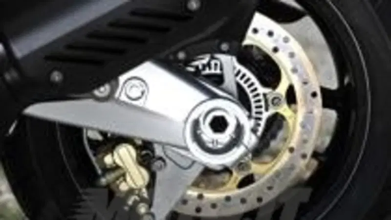 Dal 2016 ABS di serie per gli oltre 125 e moto pi&ugrave; "pulite"
