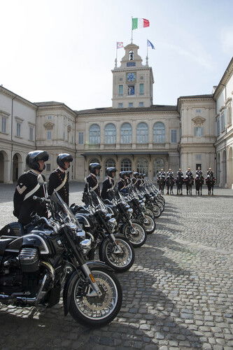 Presentate al Capo dello Stato le Moto Guzzi California dei Corazzieri (2)