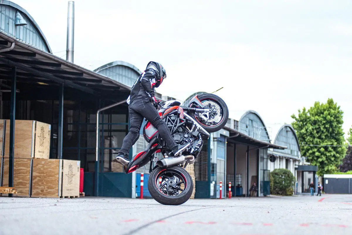 MV Agusta: nasce la Freestyle division (13)