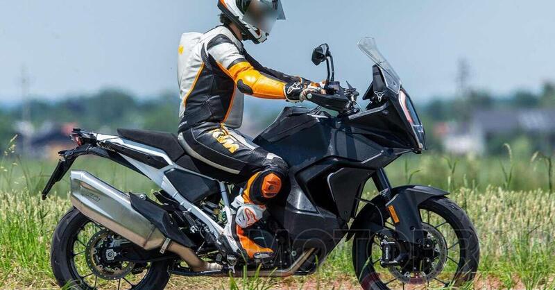 KTM 1290 Adventure 2021: S ed R, cambia tutto!