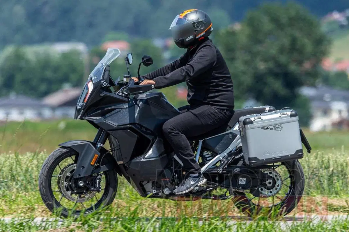 KTM 1290 Adventure 2021: S ed R, cambia tutta (4)