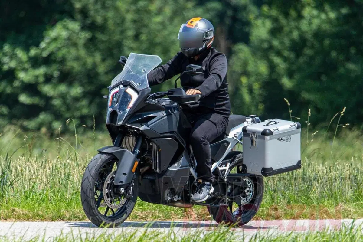 KTM 1290 Adventure 2021: S ed R, cambia tutta (5)
