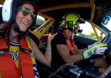 Valentino Rossi spaventa con il drifting la sua Francesca [VIDEO]