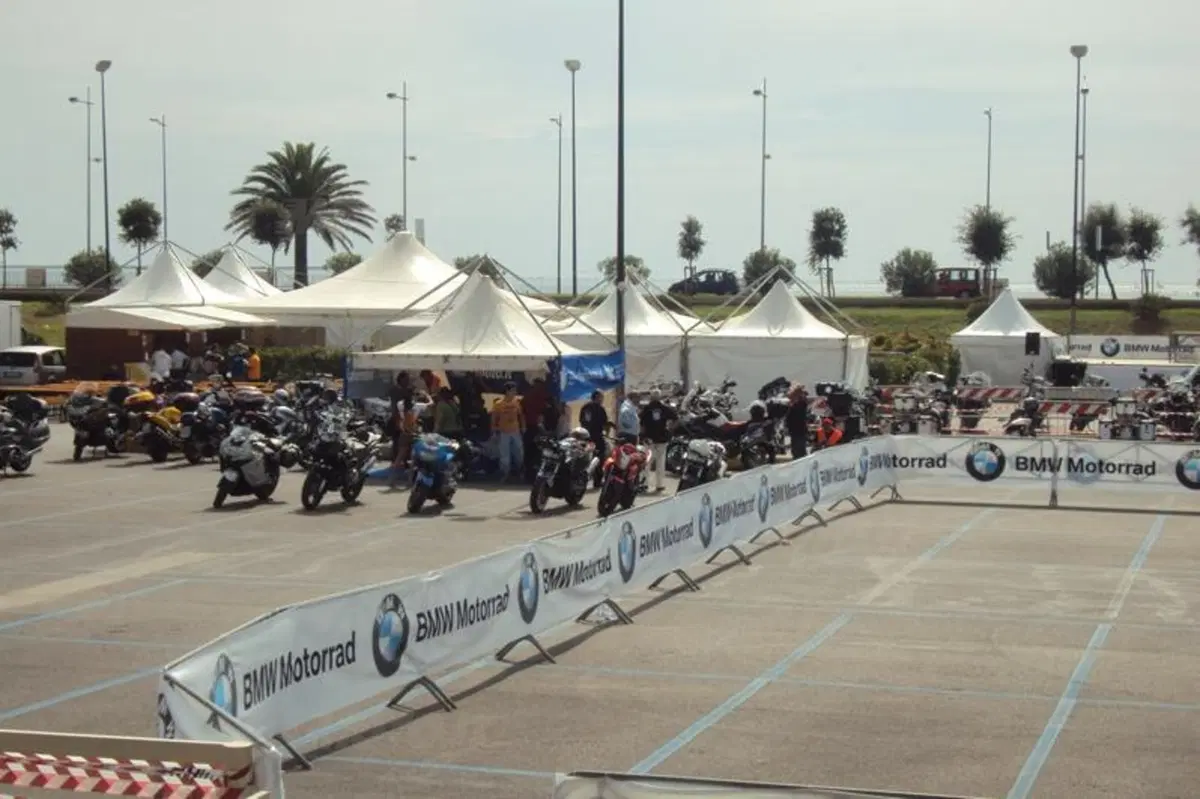 BMW. Il meeting del Sud richiama centinaia di motociclisti (2)
