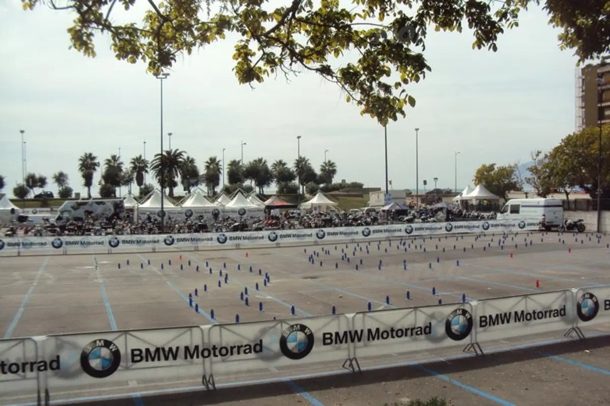 BMW. Il meeting del Sud richiama centinaia di motociclisti (3)