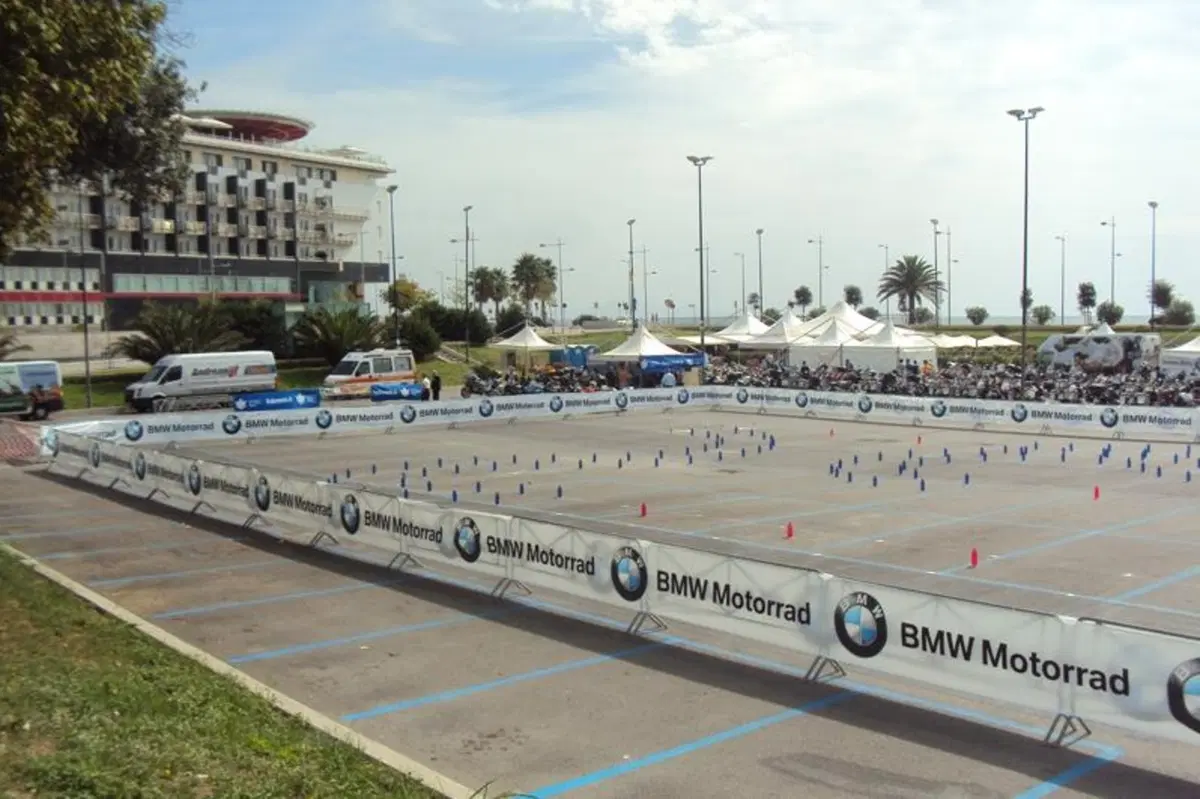 BMW. Il meeting del Sud richiama centinaia di motociclisti (4)