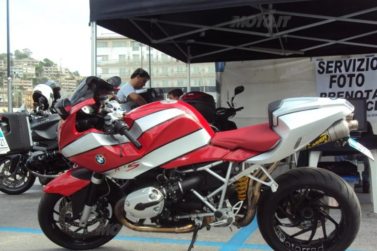 BMW. Il meeting del Sud richiama centinaia di motociclisti (7)