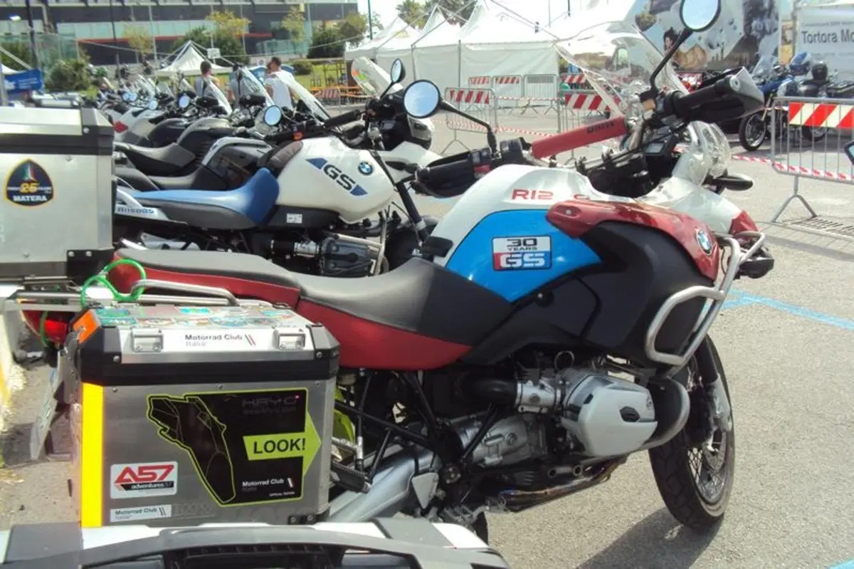 BMW. Il meeting del Sud richiama centinaia di motociclisti (17)