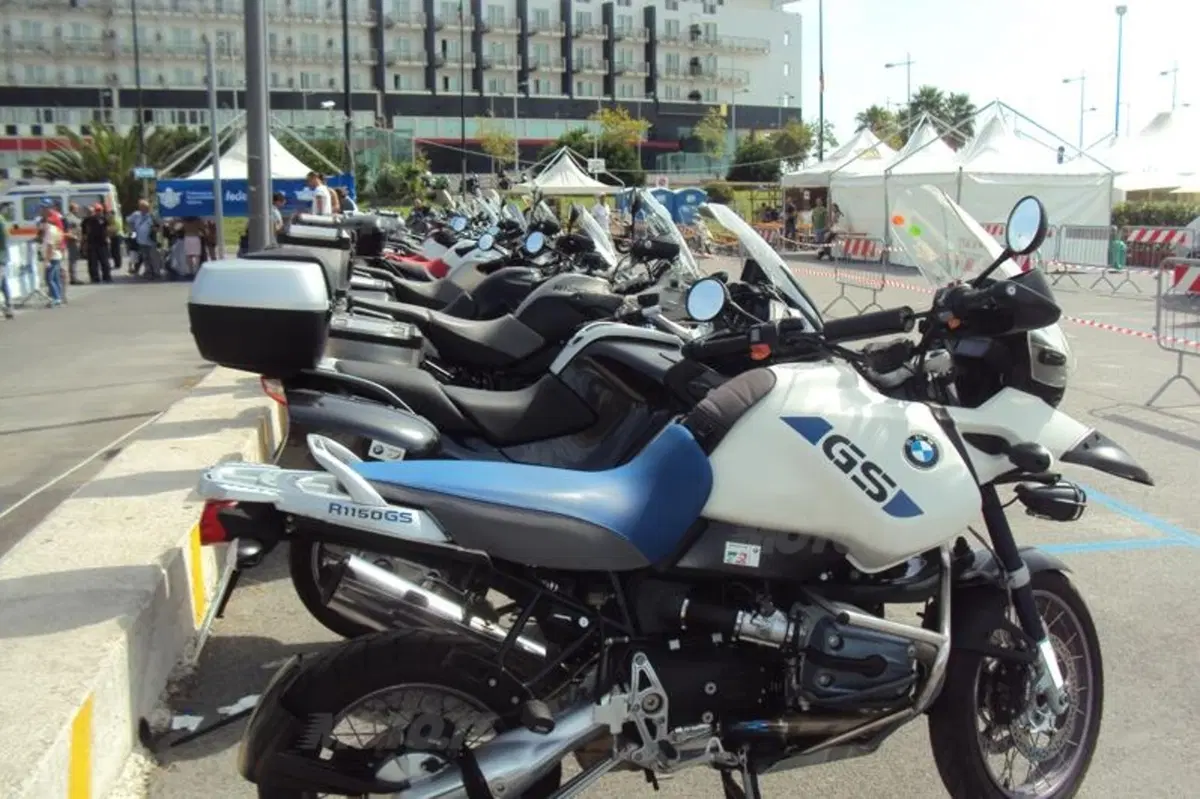 BMW. Il meeting del Sud richiama centinaia di motociclisti (18)