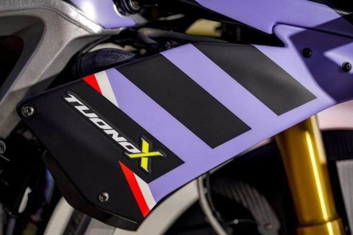 La Tuono è svanita in un lampo:  Aprilia aumenta la produzione della V4 X (8)