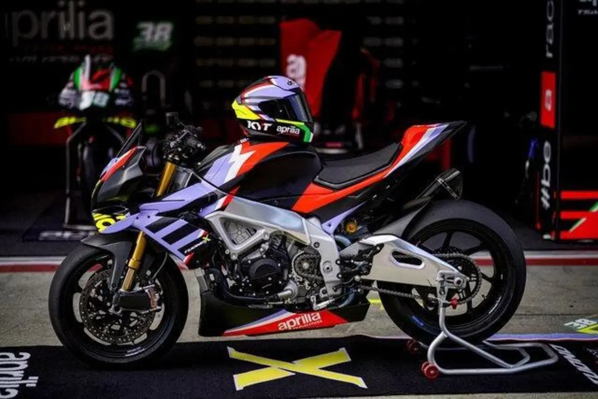 La Tuono è svanita in un lampo:  Aprilia aumenta la produzione della V4 X (15)
